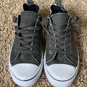 Maurices Polly Canvas Shoes Size 7 M